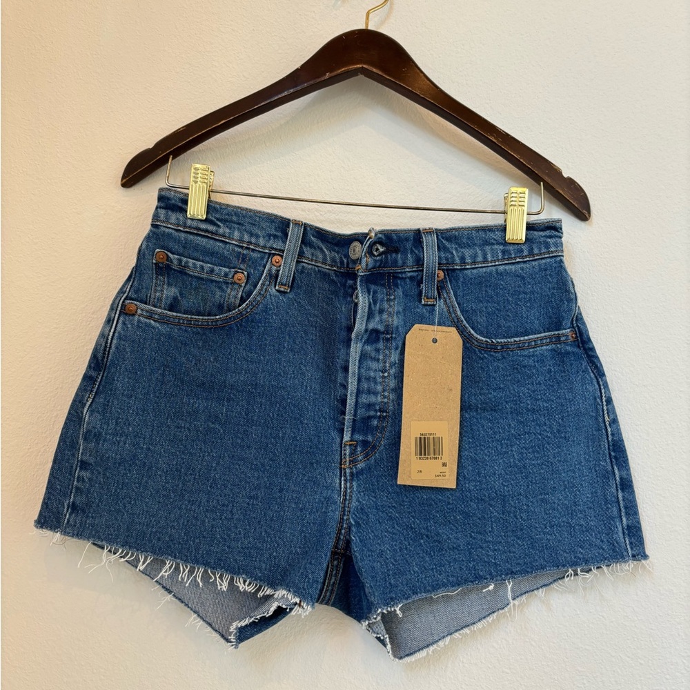 Levi’s Women 501 High Rise Size Jean Shorts NWT Size 28